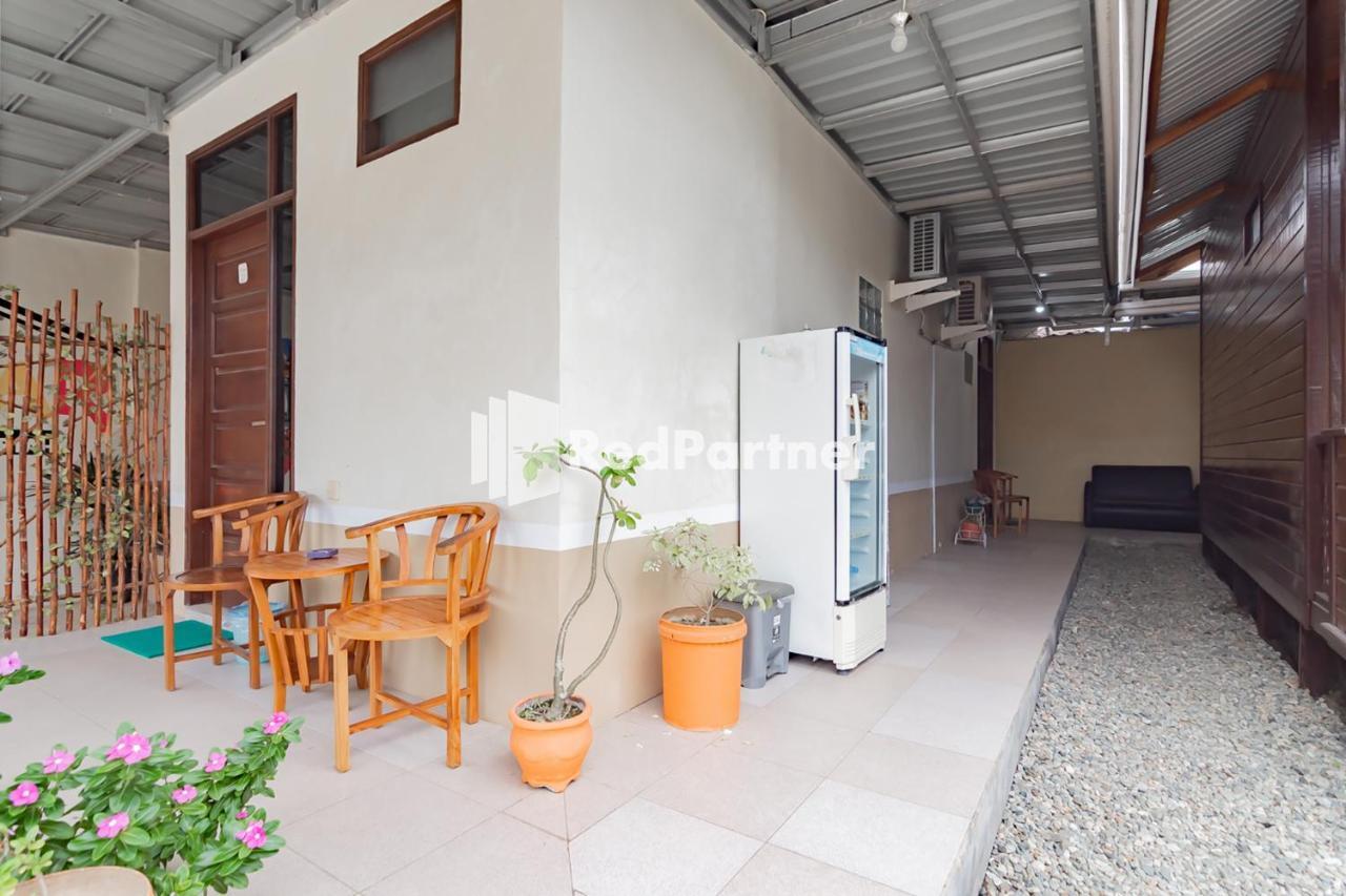 Langkar Guest House Syariah Mitra Reddoorz Samarinda Exterior photo