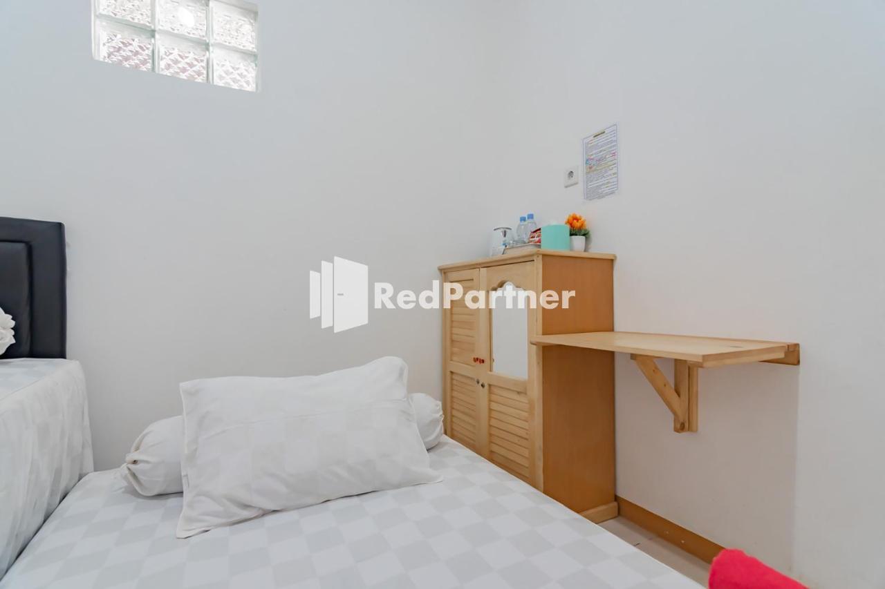 Langkar Guest House Syariah Mitra Reddoorz Samarinda Exterior photo